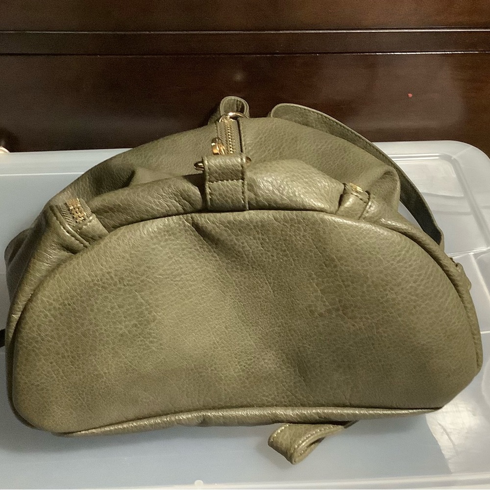 Backpack - Picture 4 of 4